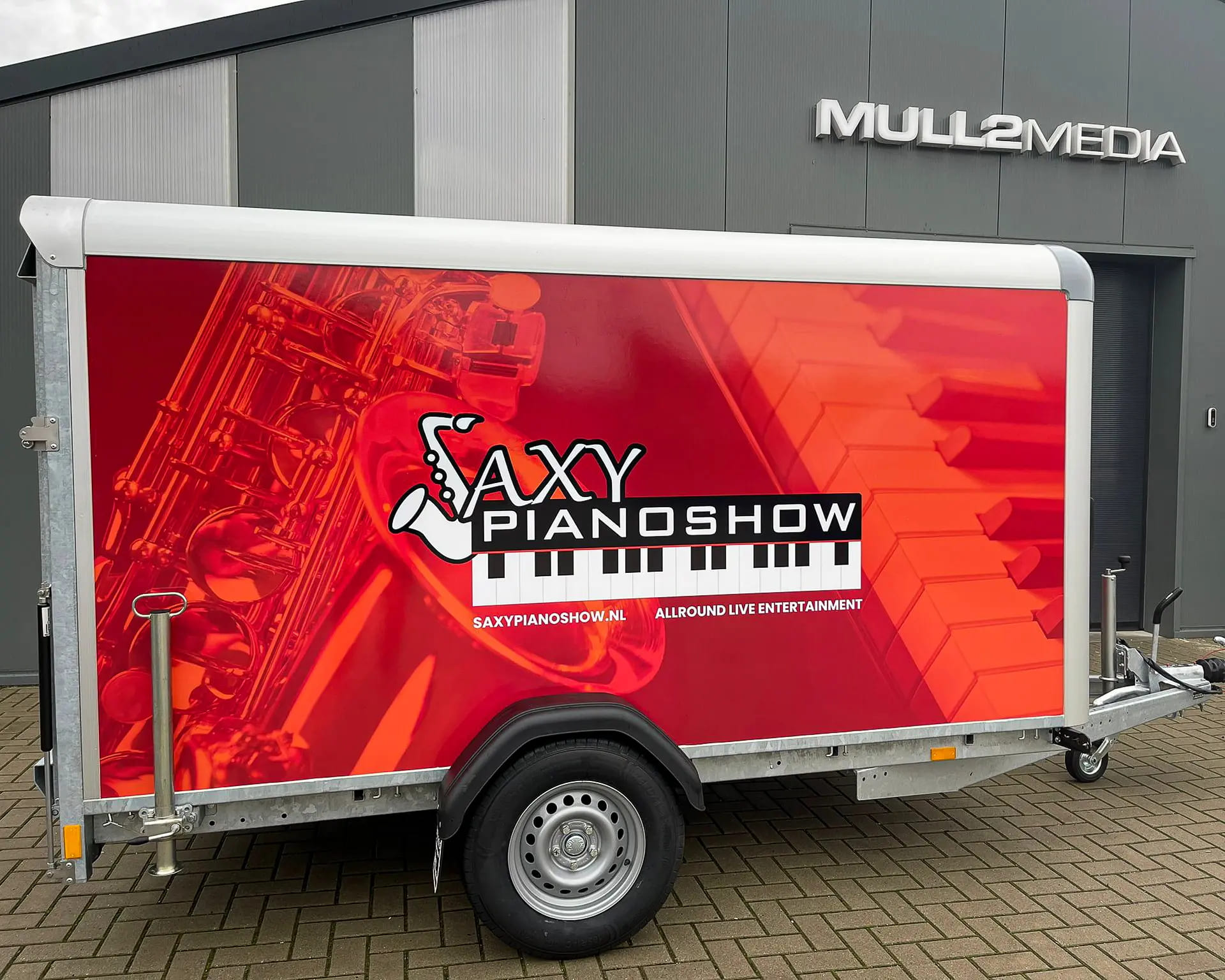 Aanhangerbelettering voor Saxy Pianoshow door Mull2media