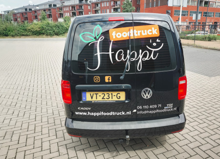 Busbelettering - Happi foodtruck - achterzijde raamstickers