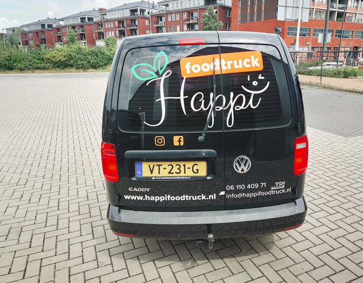 Busbelettering - Happi foodtruck - achterzijde raamstickers